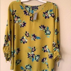 NEW Beautiful Floral Prints Tops wit fancy sleeves see pictures.